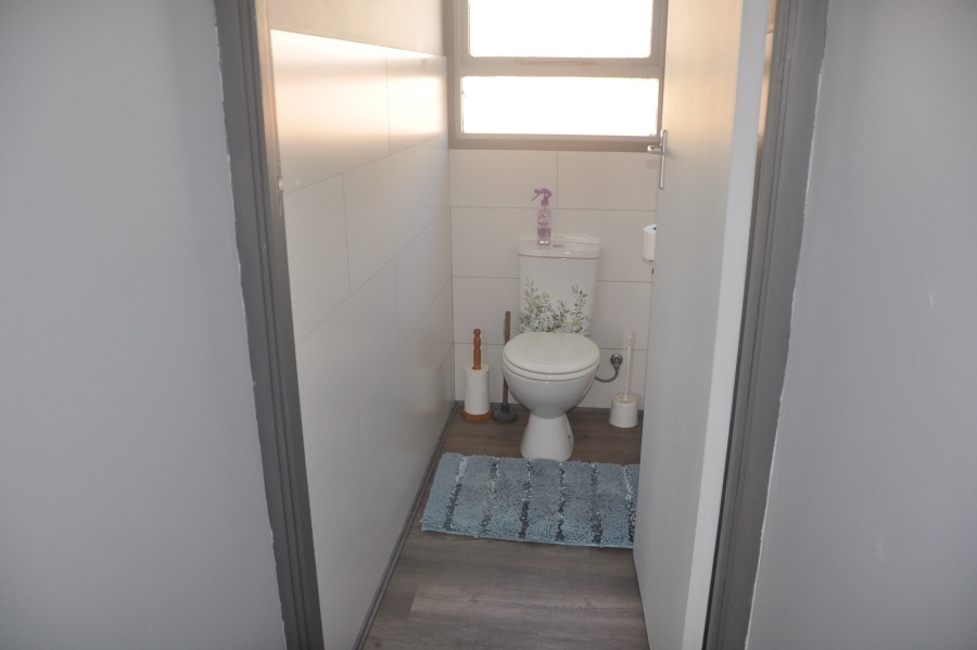 5 Bedroom Property for Sale in Fraaiuitsig Western Cape